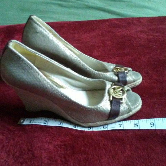 Ladies shows - Picture 3 of 6